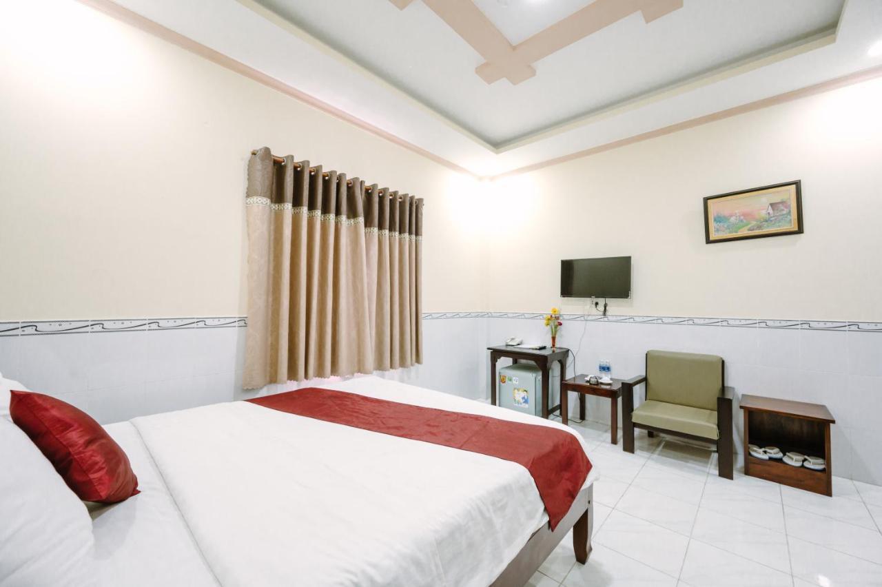 Hoang Duc Hotel Chau Doc Exterior photo