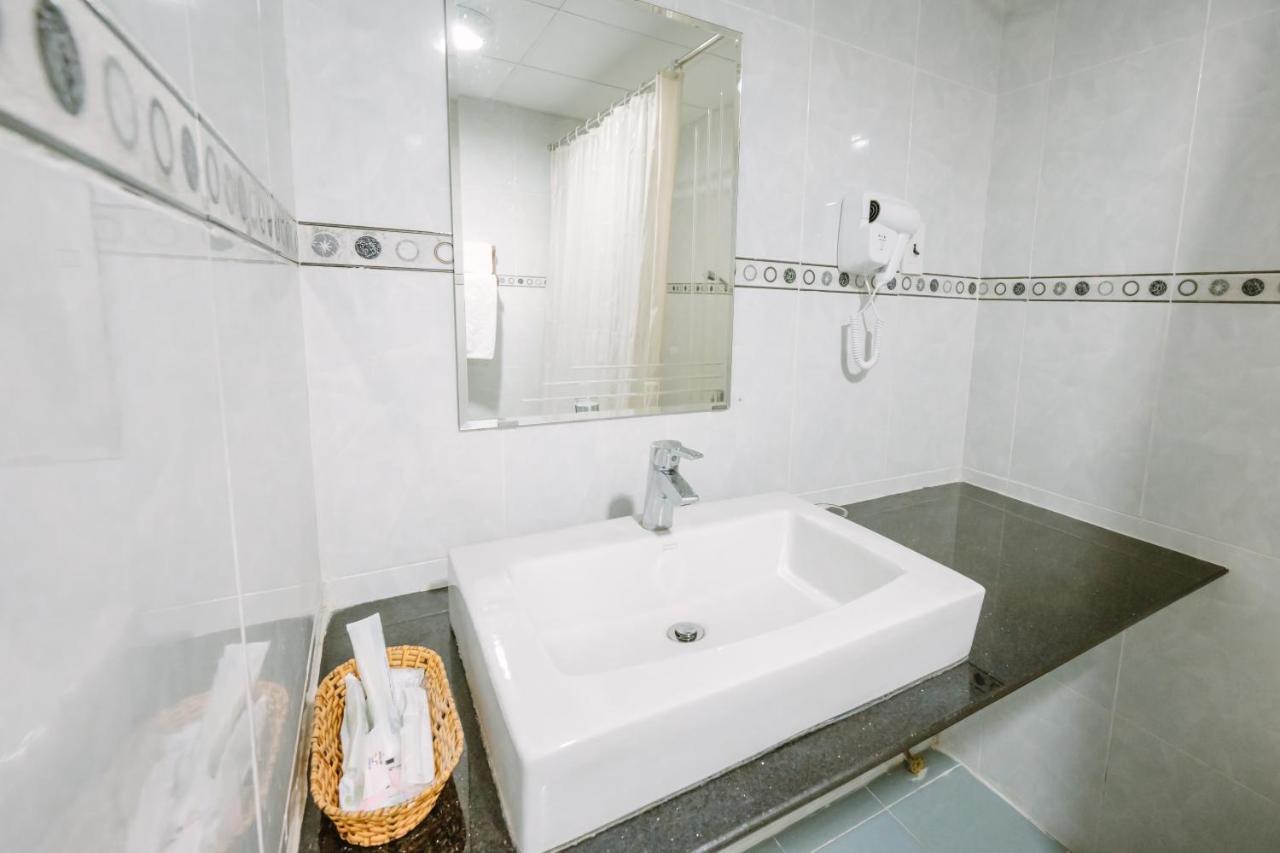 Hoang Duc Hotel Chau Doc Exterior photo